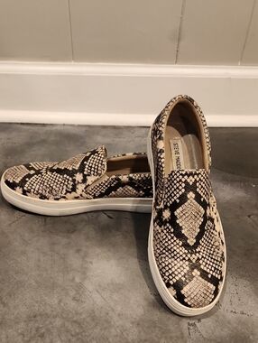 Steve Madden Beige & Black Snake-Print Slip-On Sneakers
